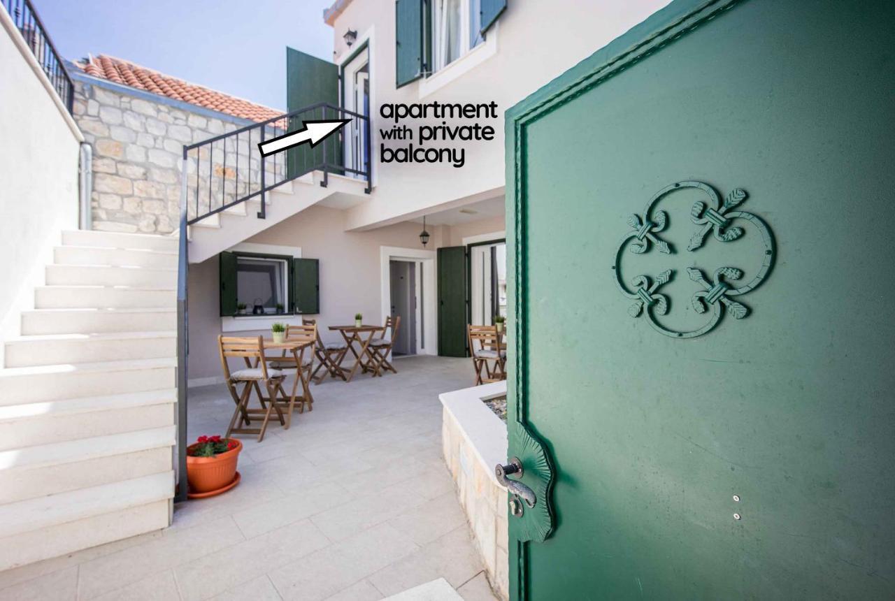 Zlatin Dvor - Apartments For 3, Terrace, Trogir Center, Beach At 5-Min, Bike Friendly Exterior photo