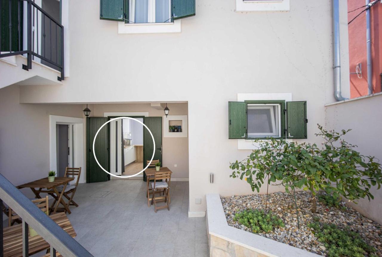 Zlatin Dvor - Apartments For 3, Terrace, Trogir Center, Beach At 5-Min, Bike Friendly Exterior photo